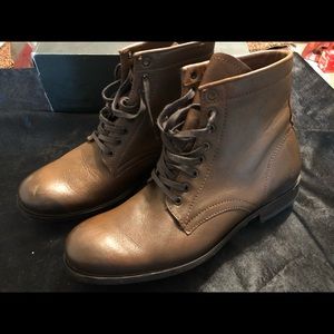 Frye boots almost new Tyler lace up.